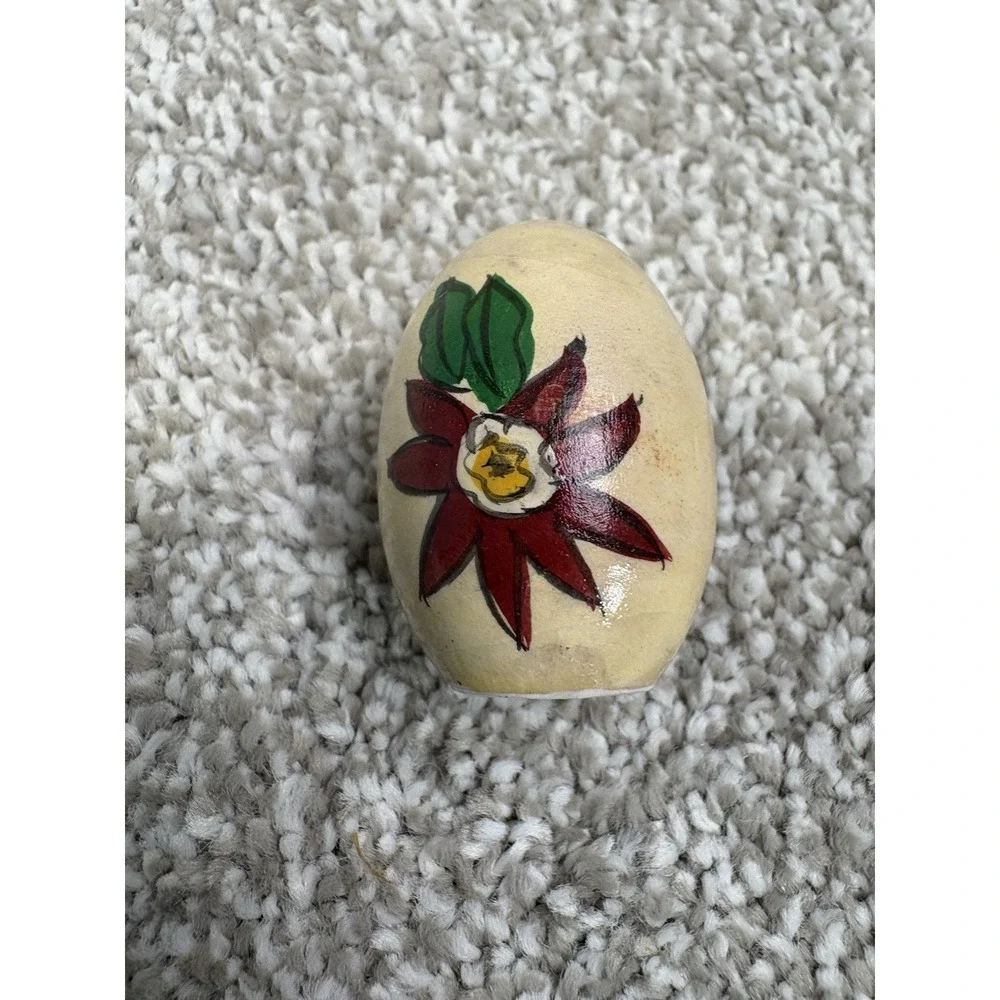 Hand Painted Wooden Nesting Eggs 5 Piece Set Folk Art Christmas‎ Vintage